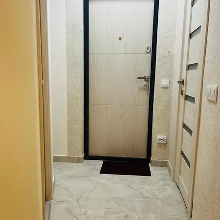 Appartement поряд дорослої і дитячої лікарні біля миколайчука, орлика
