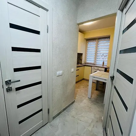 поряд дорослої і дитячої лікарні біля миколайчука, орлика إلفيف