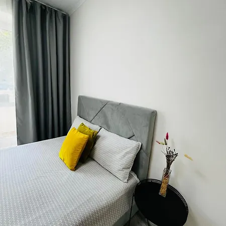 поряд дорослої і дитячої лікарні біля миколайчука, орлика Apartman