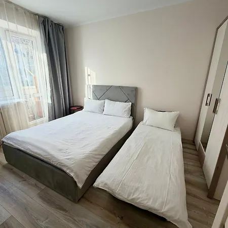 поряд дорослої і дитячої лікарні біля миколайчука, орлика * Lviv