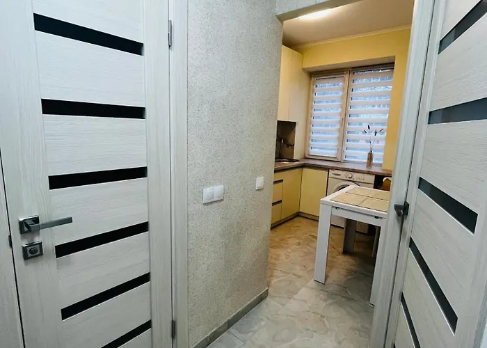 поряд дорослої і дитячої лікарні біля миколайчука, орлика Leópolis