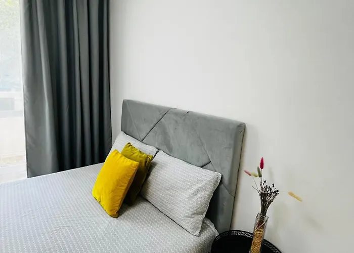 поряд дорослої і дитячої лікарні біля миколайчука, орлика Apartman