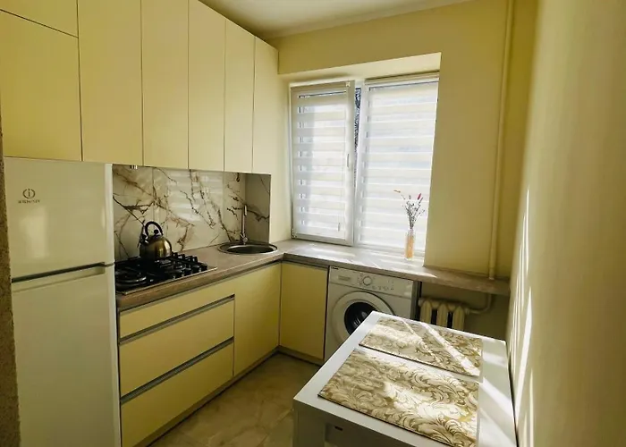 поряд дорослої і дитячої лікарні біля миколайчука, орлика *